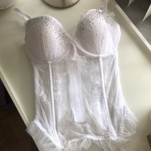 Victoria’s Secret white lace corset 💋